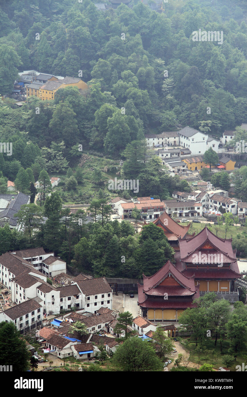 Villaggio Jiuhua Shan vista dal monte, Cina Foto Stock