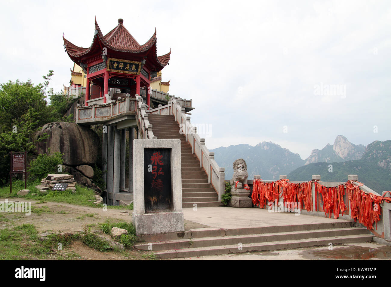 Tempio buddista sulla sommità del monte in Jiuhua Shan, Cina Foto Stock