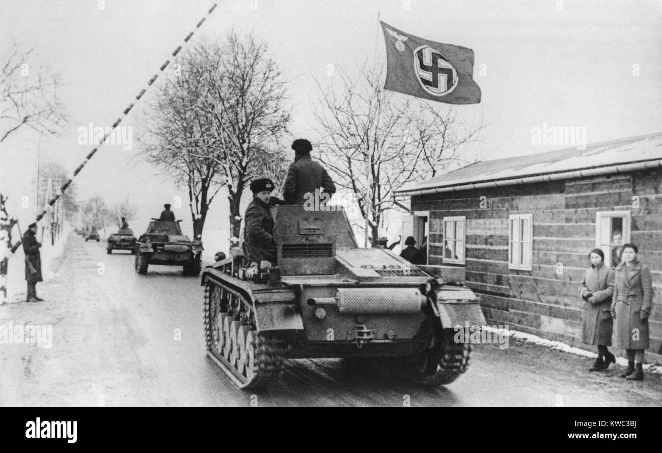 Truppe tedesche immettere la Cecoslovacchia a Pohrlitz, Moravia, Marzo 15, 1939. Sette mesi dopo l'accordo di Monaco di Baviera hanno concordato di Hitler di annessione dei Sudeti, Germania allegato il resto della Cecoslovacchia in maggiore in Germania. (BSLOC 2015 13 31) Foto Stock