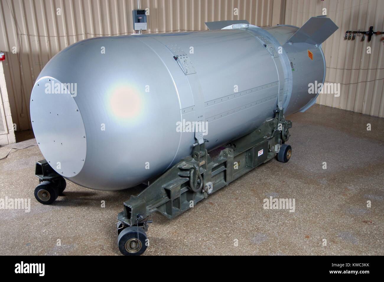 Bomba termonucleare NEGLI STATI UNITI Arsenal nel 2011. Il Mk/B53 è stata una ad alta resa bunker buster thermonuclear arma sviluppata negli anni Sessanta dagli Stati Uniti durante la Guerra Fredda. Distribuito su Strategic Air Command bombardieri B53, aveva una resa di 9 megaton. L'ultimo B53 è stato smontato il 25 ottobre 2011. (BSLOC 2015 14 131) Foto Stock