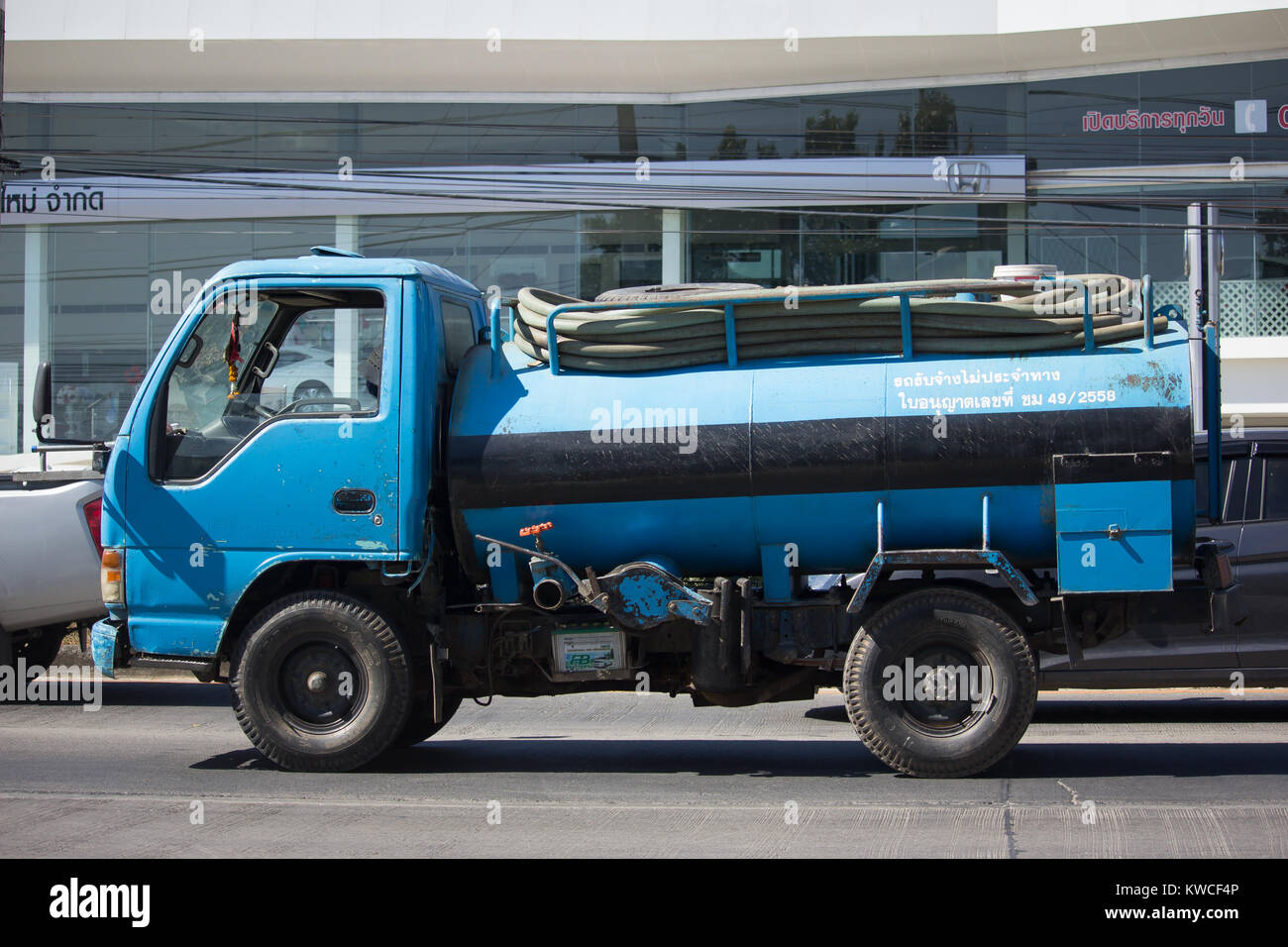 CHIANG MAI, Thailandia - 15 dicembre 2017: Privato del serbatoio acque nere carrello. Foto di road no.121 circa 8 km dal centro cittadino di Chiangmai, Thailandia. Foto Stock