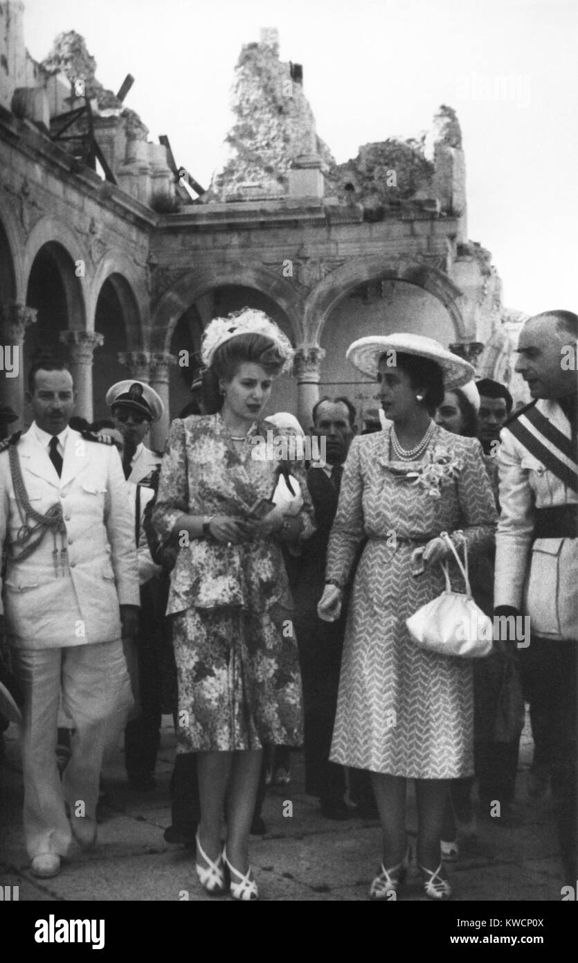 Evita Peron, con Carmen Polo de Franco, moglie di spagnolo dittatore Fascista Francisco Franco. Toledo, Spagna, Giugno 1947. - (BSLOC 2014 17 65) Foto Stock