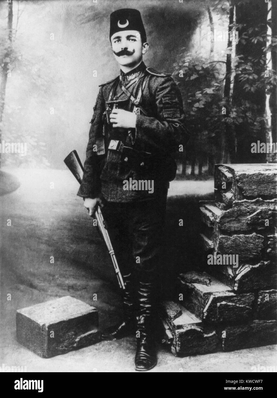 Ismail Enver Pasha, ottomano ufficiale militare e un leader del 1908 giovani Turk rivoluzione. Pascià è un titolo onorifico per Ottoman ufficiali militari di rango di Mirliva, simile a quella di una generale (BSLOC 2017 1 108) Foto Stock