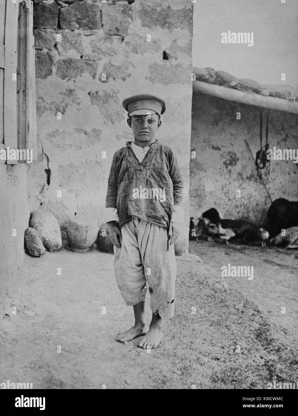 Il genocidio armeno vittima, un ragazzo orfano, era il solo superstite della famiglia di 15. 1915-1920 (BSLOC 2017 1 165) Foto Stock
