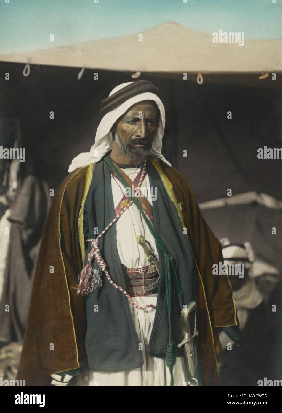 Auda Abu Tayeh beduino, capo delle tribù Howeitat, combattuta nel WW1 Rivolta Araba. T.E. Lawrence descritto in lui il più grande uomo di combattimento nel nord Arabia. Egli è stato interpretato da Anthony Quinn nel 1962 film Lawrence d'ARABIA (BSLOC 2017 1 210) Foto Stock