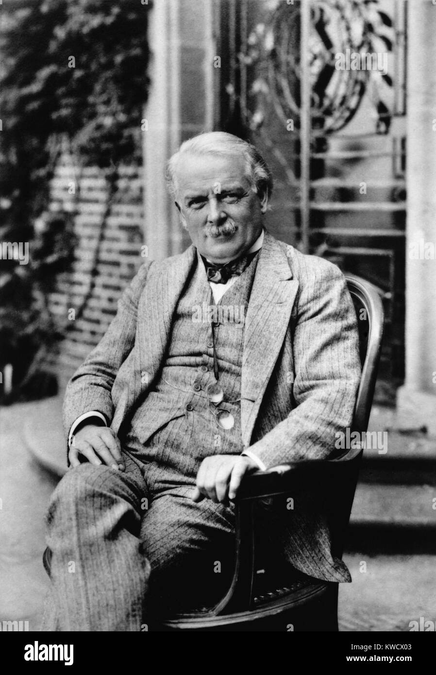 Liberale britannico il Primo Ministro David Lloyd George, nel 1922. Egli ha condotto una guerra governo di coalizione con i Conservatori dal 1916-1922, durante e immediatamente dopo la Prima Guerra Mondiale. Egli è stato uno dei grandi-4 a Parigi la conferenza per la Pace del 1919 (BSLOC 2017 1 69) Foto Stock