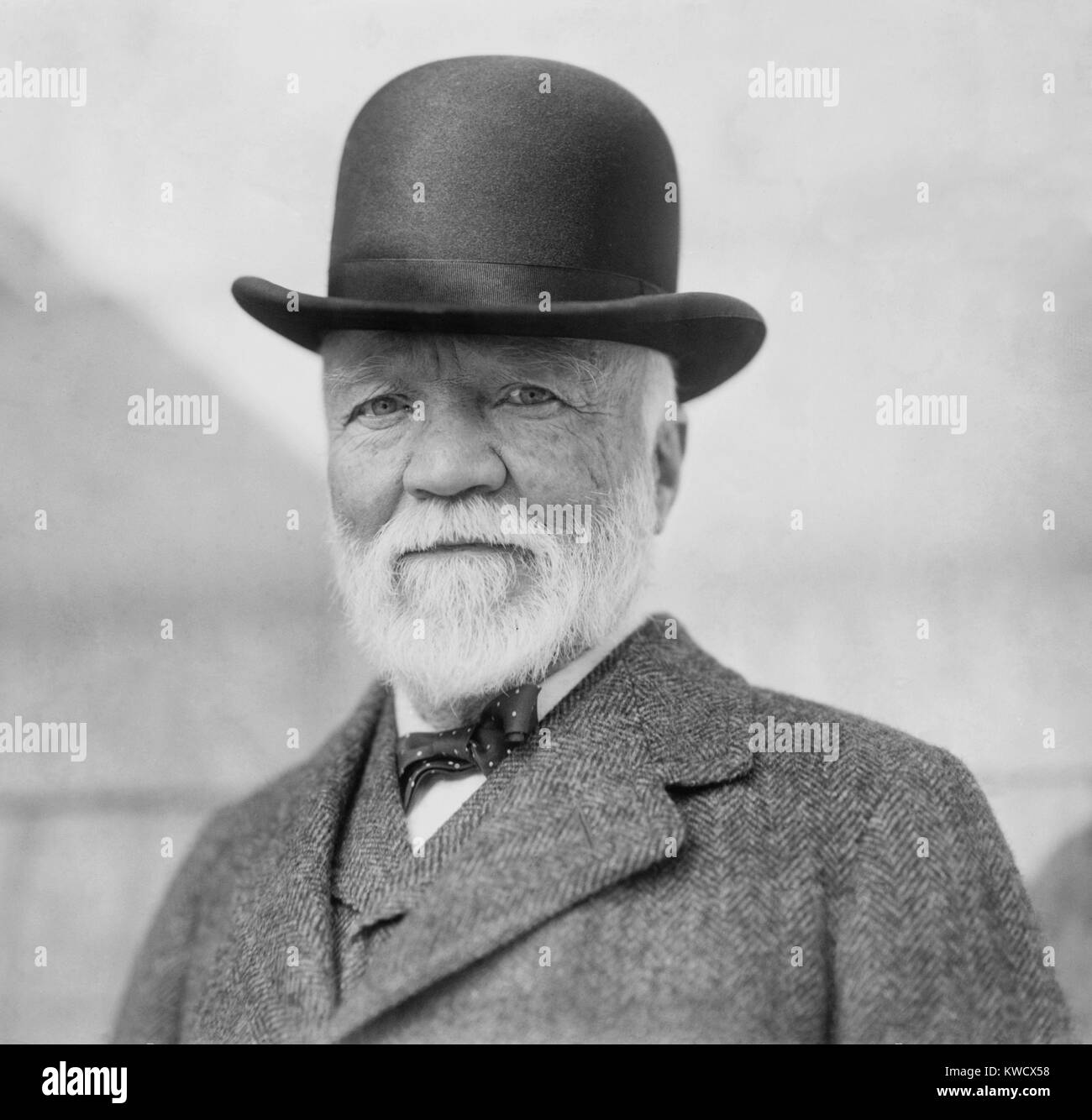 Andrew Carnegie al ritorno dalla sua visita annuale in Europa, NYC, Ottobre 17, 1913. (BSLOC 2017 2 179) Foto Stock