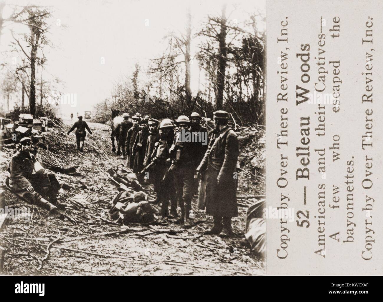 Guerra Mondiale 1: La Battaglia di Belleau legno. Gli americani con alcuni dei 1.600 tedeschi hanno catturato. Giugno 1-26, 1918. (BSLOC 2013 1 181) Foto Stock