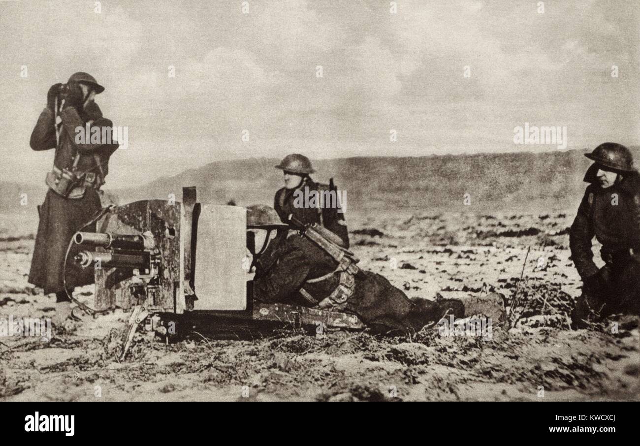 Guerra Mondiale 1: Battaglia della Foresta delle Argonne. American machine  gun crew creeping verso le linee tedesche. La battaglia è stata combattuta  da sett. 26, 1918, fino all'Armistizio, nov. 11, 1918. (BSLOC 2013 1 208  Foto stock - Alamy