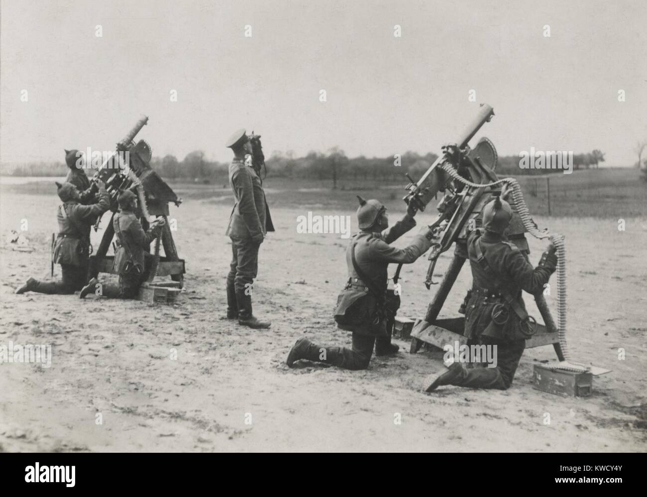 I soldati tedeschi sul fronte orientale volto anti-aerei mitragliatrici durante la guerra mondiale 1 (BSLOC 2017 1 24) Foto Stock