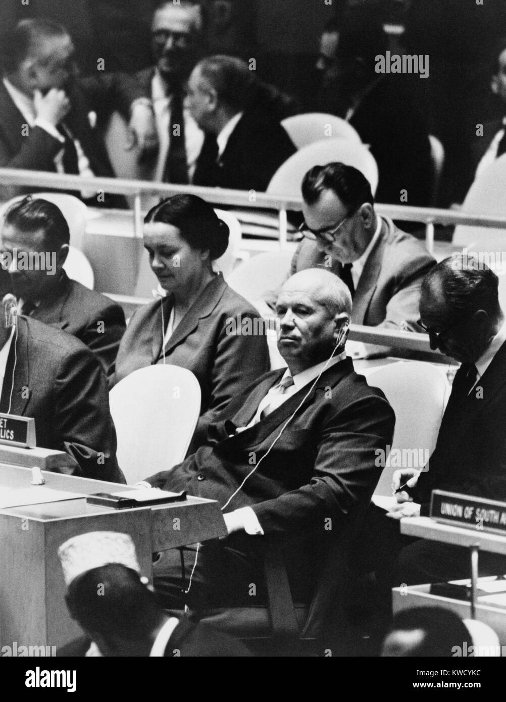 Nikita Khrushchev, leader della Russia sovietica durante l Assemblea Generale delle Nazioni Unite, NYC, Sett. 22, 1960. 1960-1962 furono anni di elevata tensione tra Unione Sovietica e Stati Uniti, con molti drammi riprodotte nell'ONU (BSLOC 2017 2 194) Foto Stock