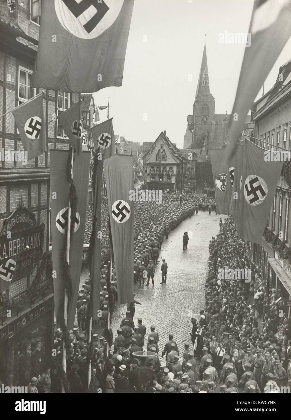 Nazi celebrazione del millesimo anniversario del Reich tedesco, 1936. Il millesimo anniversario della morte di Heinrich mi è stata celebrata nella piazza del mercato di Quedlinburg, Germania, 2 luglio 1936 (BSLOC 2017 2 68) Foto Stock