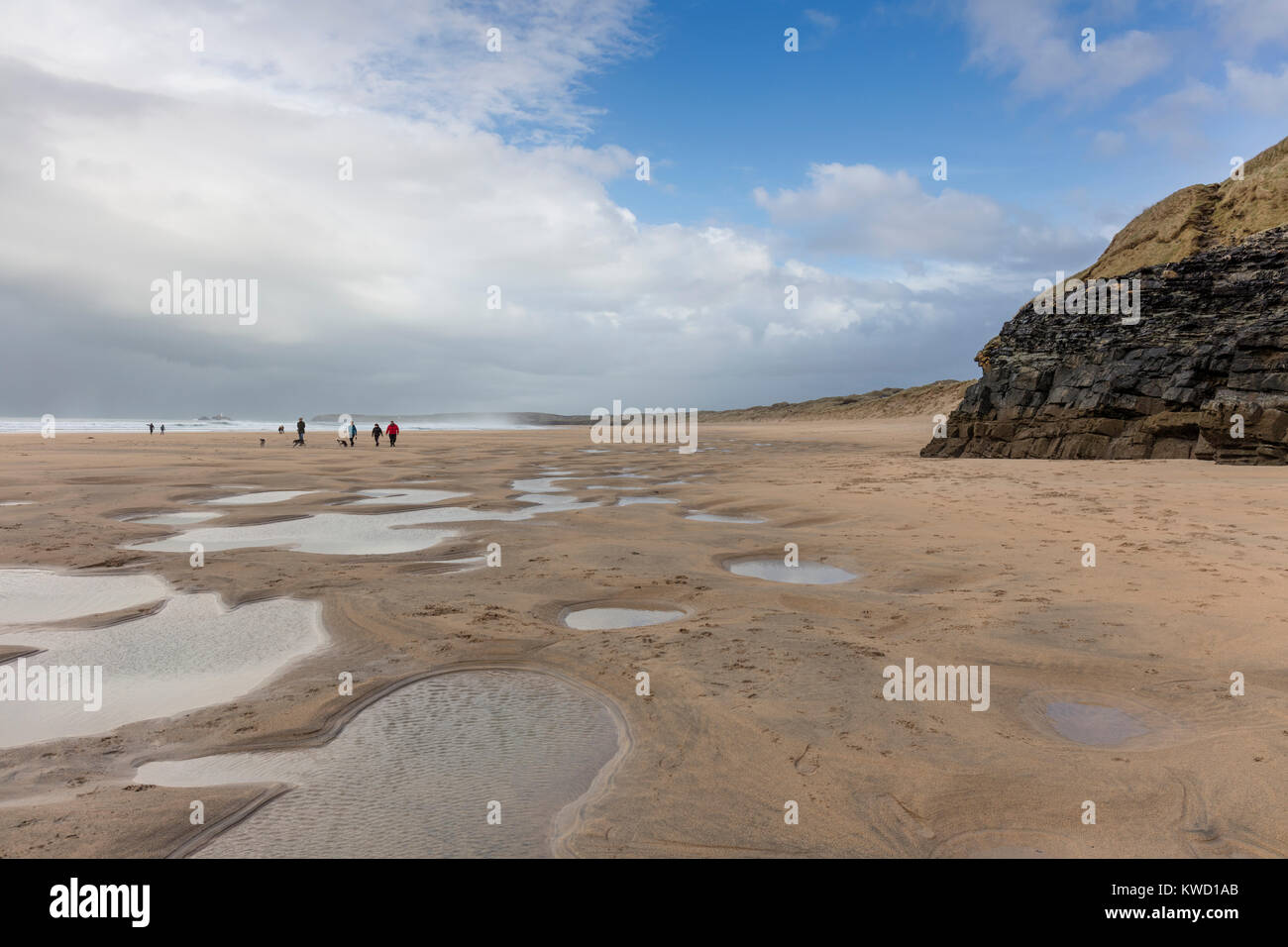 Sabbia, mare, cielo, Gwithian Beach, Hayle, St Ives, Cornwall, England Regno Unito Foto Stock
