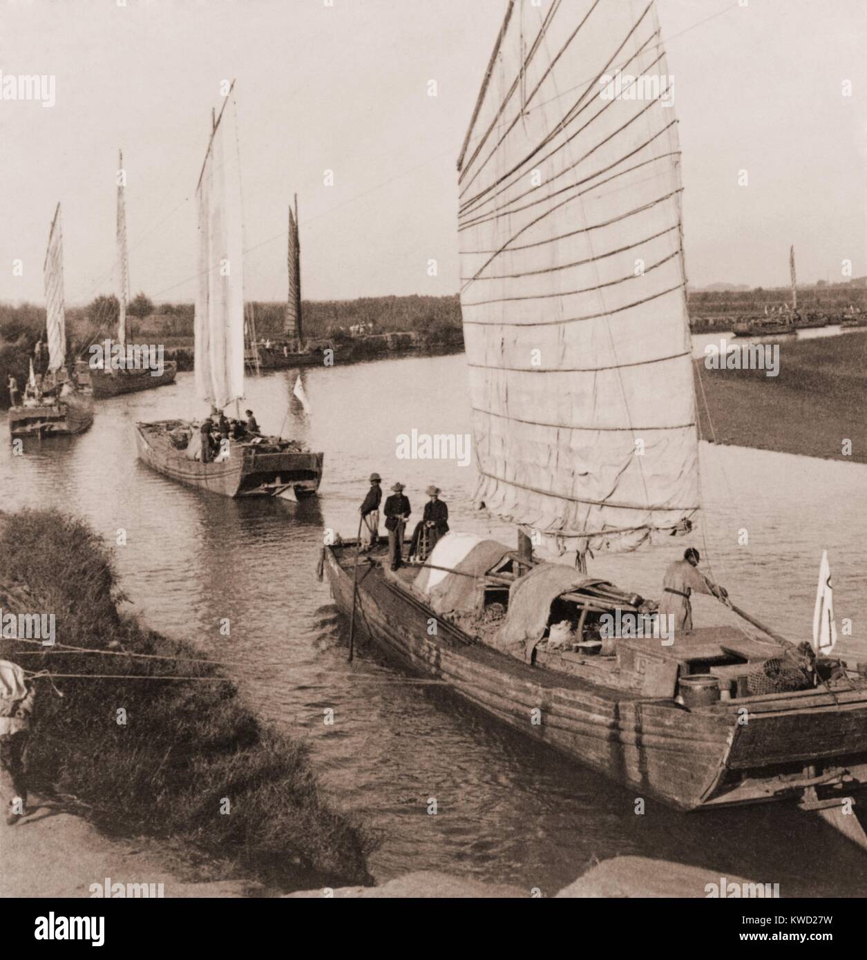 US Army giunche sequestrato per il trasporto a Pechino dal durante il Boxer Rebellion, Agosto 1900. Le forniture sono state spostate da Tientsin a Pechino, Cina, sul fiume Peiho (BSLOC 2017 20 32) Foto Stock
