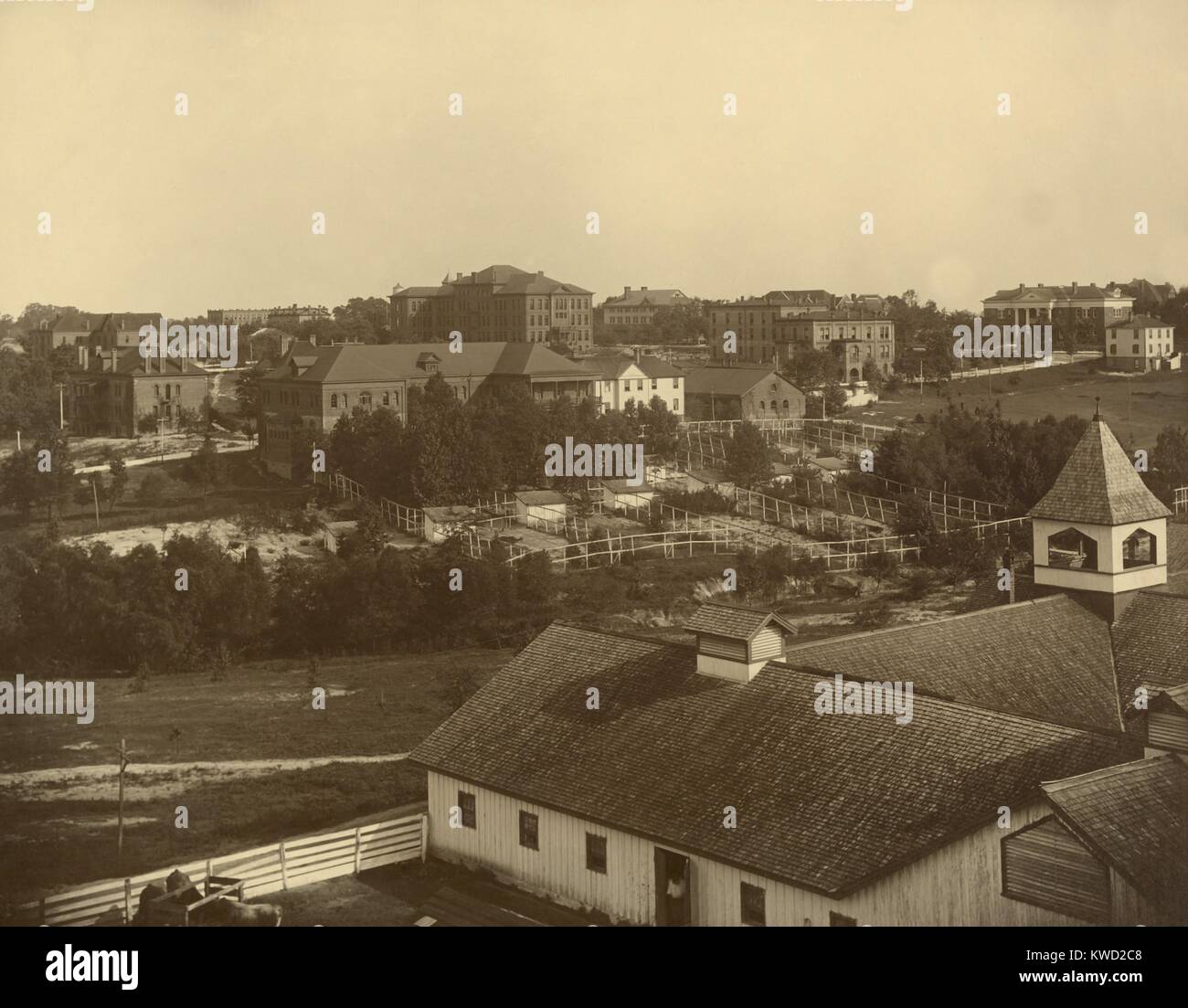 Istituto di Tuskegee in 1907, era stabilire nel 1881 al treno americano africano gli insegnanti della scuola. Il suo nuovo principio, Booker T. Washington, ha iniziato le classi in un fatiscente chiesa. Nel tempo, Washington ha istituito una rete di ricchi filantropi americani, tra cui Carnegie e Rockefeller, per contribuire a sostenere il college (BSLOC 2017 20 129) Foto Stock