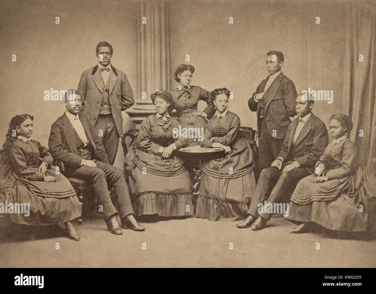 Fisk University Jubilee cantanti, sono state formate nel 1871 da George White, scuole professore di musica. Essi andò in tour per guadagnare male i fondi necessari per l'African American college, subentrato a quello e poi divenne famoso. Hanno suonato presso la Casa Bianca in 1872 e in euro nel 1873. L-R: Minnie Tate, Greene Evans, Isacco Dickerson, Jennie Jackson, Maggie Porter, Ella Sheppard, Thomas Rutling, Benjamin Holmes, e Eliza Walker (BSLOC 2017 20 149) Foto Stock