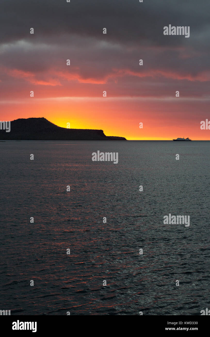 Viaggio alle isole Galapagos - tramonto sull isola Floreana, Isole Galapagos, Ecuador America del Sud Foto Stock