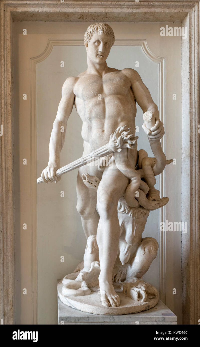 Hercules restaurata come la Cacciatrice di l'Idra di Lerna, statua dal II secolo d.c. restaurato c.1635 da un Algardi, Palazzo Nuovo, Musei Capitolini di Roma, Italia Foto Stock