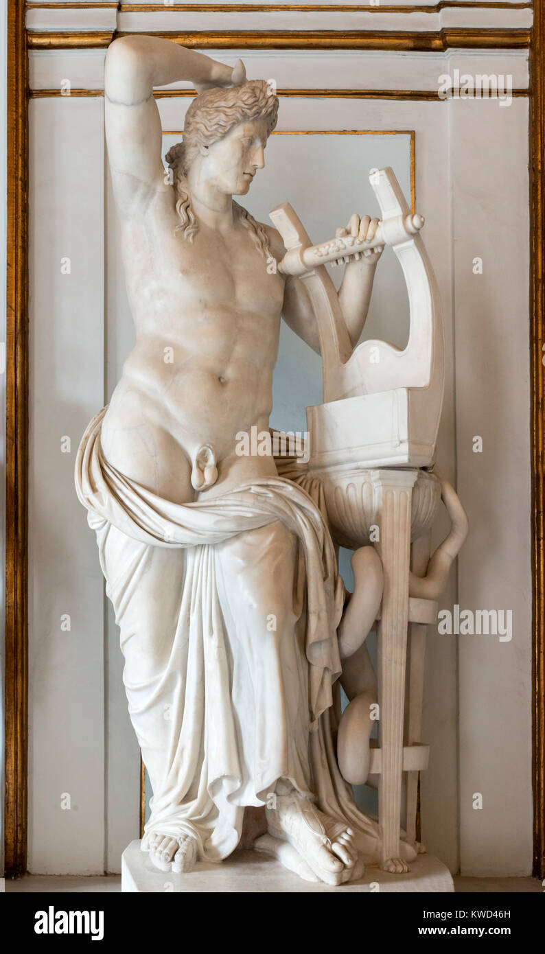 Statua di Apollo risalente al II secolo D.C. Palazzo Nuovo, Musei Capitolini di Roma, Italia Foto Stock