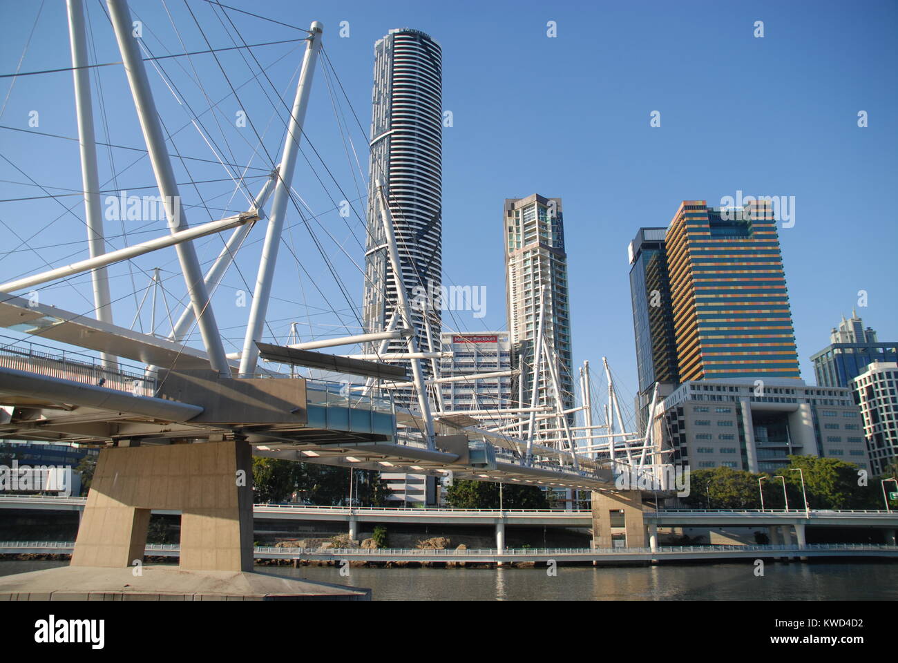 Brisbane, Australia - 28 Luglio 2017: Infinity Tower, Santos luogo e Kuripla Bridge Foto Stock