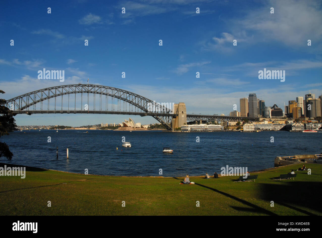 Sydney, Australia - Luglio 4, 2017: Harbour Bridge e l'Opera si vede dal punto blu in riserva Foto Stock