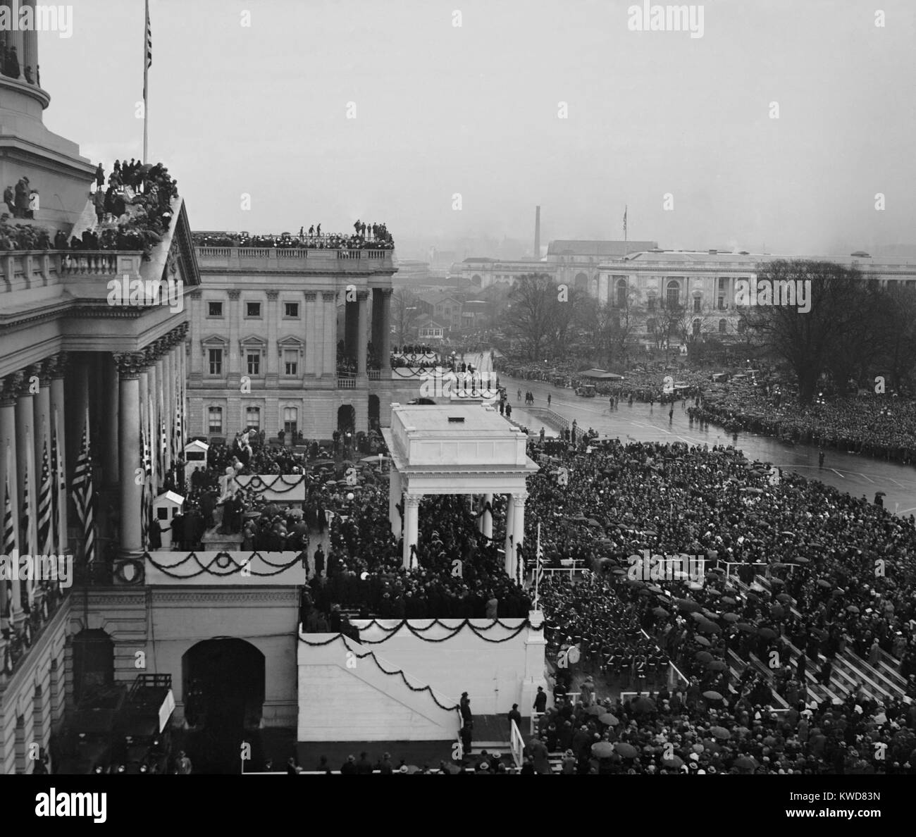Vista del Capitol e la folla all inaugurazione di Herbert Hoover, Marzo 4, 1929. (BSLOC 2015 16 74) Foto Stock