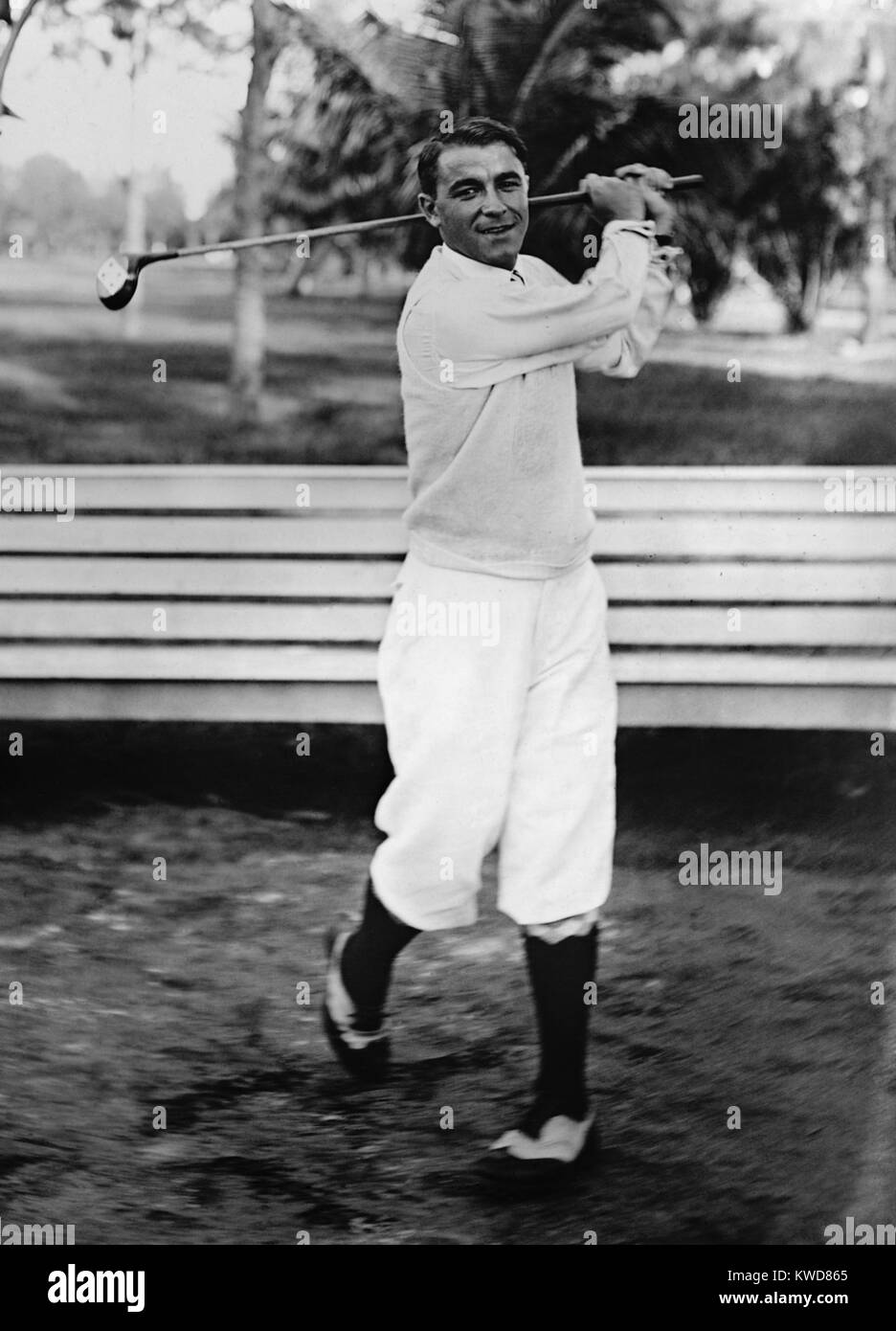 American professional golfer gene Sarazen giocando a Miami in Florida. Il 19 anni era ricoverato da un appendicectomia. Dic. 1921. (BSLOC 2015 17 117) Foto Stock