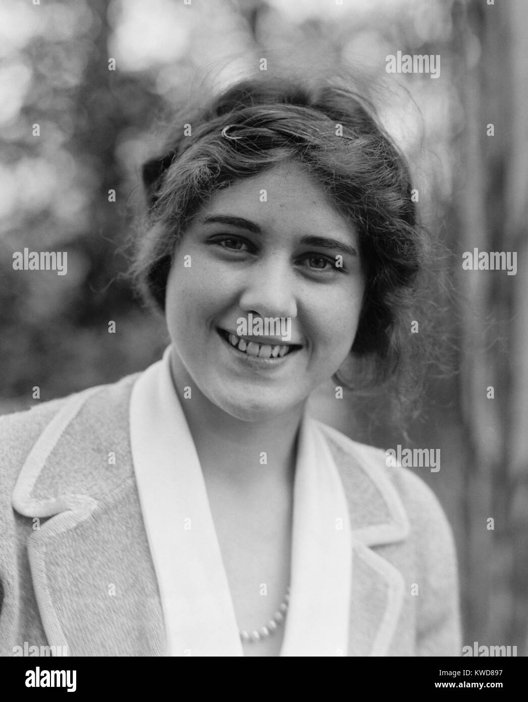 Clare Boothe all'età di 20 anni quando ha lavorato per la donna nazionale del Partito a Washington D.C., 28 aprile 1923. (BSLOC 2015 17 178) Foto Stock
