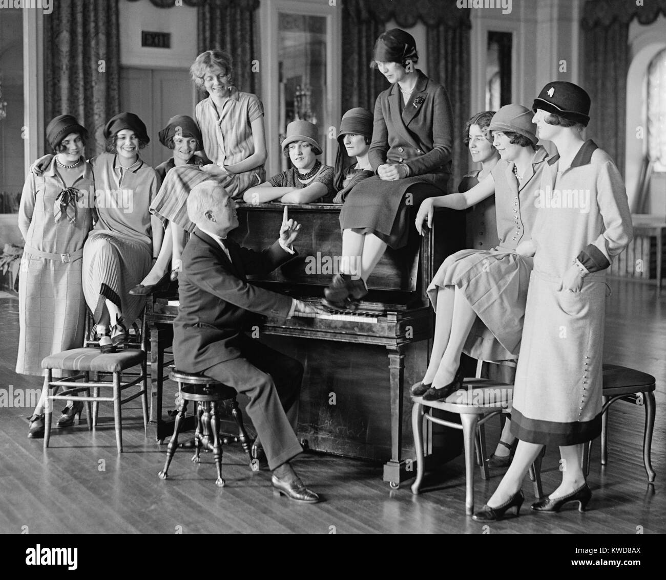 "Washington Debs' ripassando per la commedia con un uomo in un pianoforte, Marzo 25, 1923. Washington, D.C. prossimità (BSLOC 2015 17 210) Foto Stock