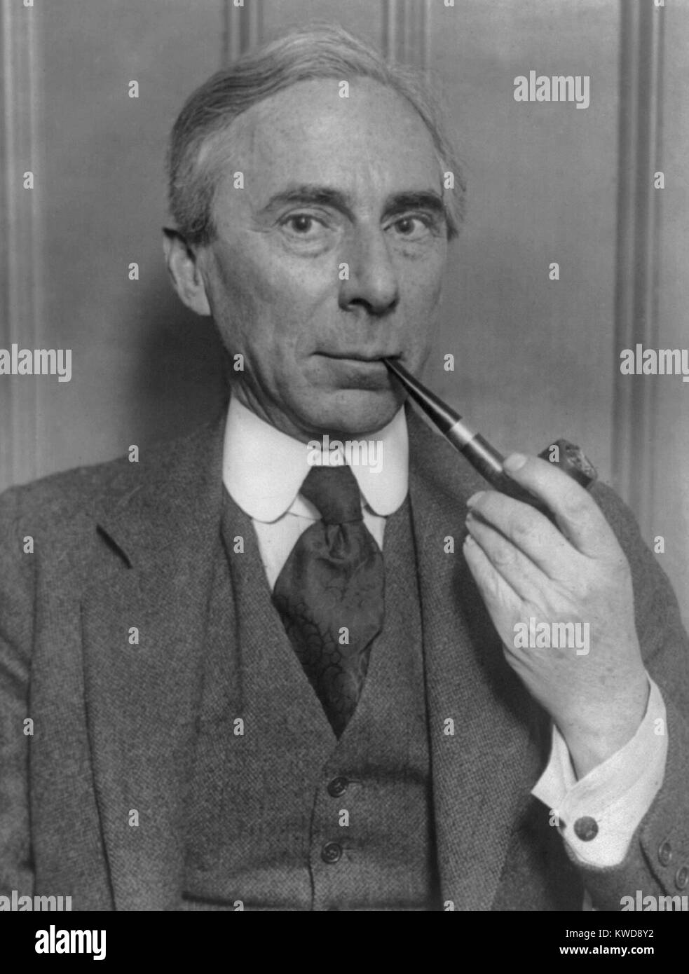 Bertrand Russell, filosofo britannico, storico, critico sociale e attivista politico. Egli ha ricevuto il 1950 Premio Nobel per la letteratura citata per i suoi ideali umanitari e di difesa dei diritti di libertà di pensiero (BSLOC 2016 8 150) Foto Stock