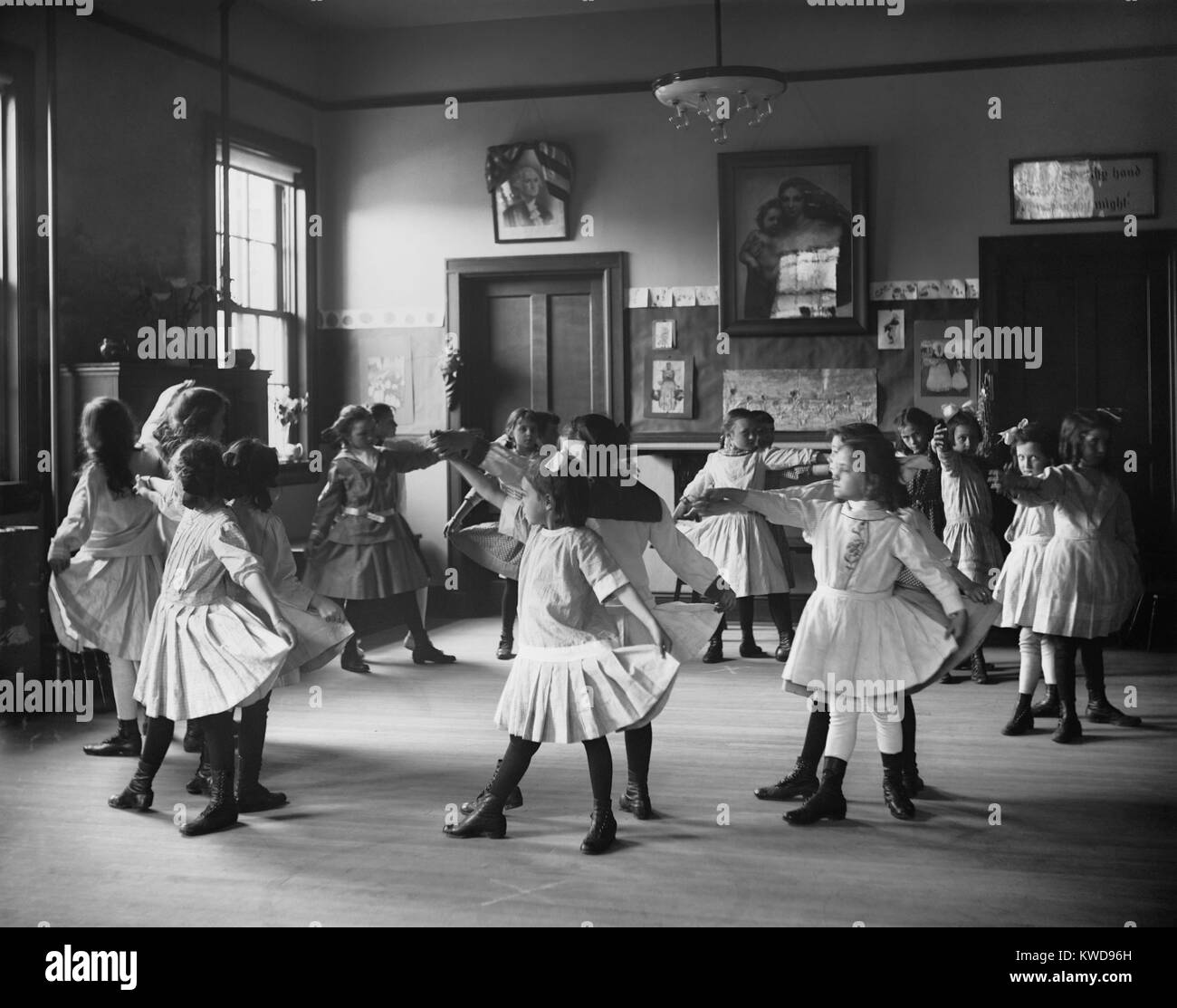 Bambine in una classe di ballo, Georgetown, Washington D.C., c. 1910-20 (BSLOC 2016 8 87) Foto Stock