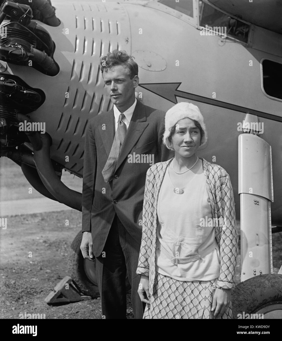 Charles Lindbergh e sua moglie Anne Morrow, al campo di Bolling, Washington D.C. Sett. 18, 1929. Stavano per volare a Miami come prima tappa di un lungo viaggio in America centrale (BSLOC 2016 10 156) Foto Stock