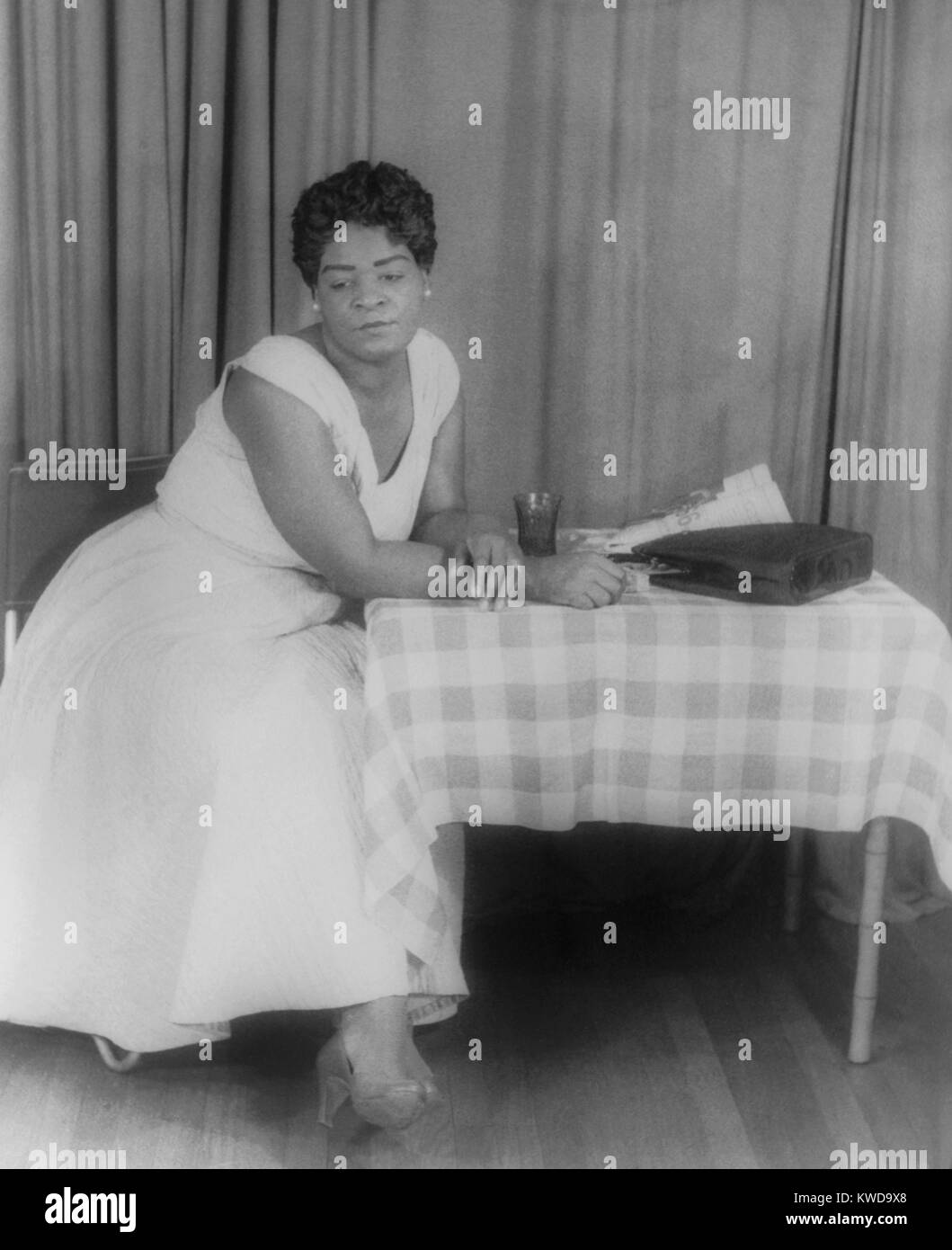 Claudia McNeil, come Mamie, semplicemente, celeste da Langston Hughes, Giugno 1957. Ritratto di Carl Van Vechten. (BSLOC 2015 17 227) Foto Stock
