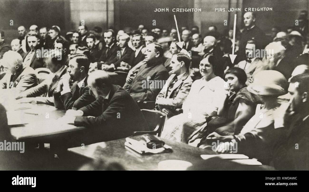 Giovanni e Maria Creighton in prova (identificato dalle frecce), 18 giugno 1923. Essi sono stati assolti del veleno-omicidi della suocera e il fratello Carlo Avery (BSLOC 2016 10 78) Foto Stock