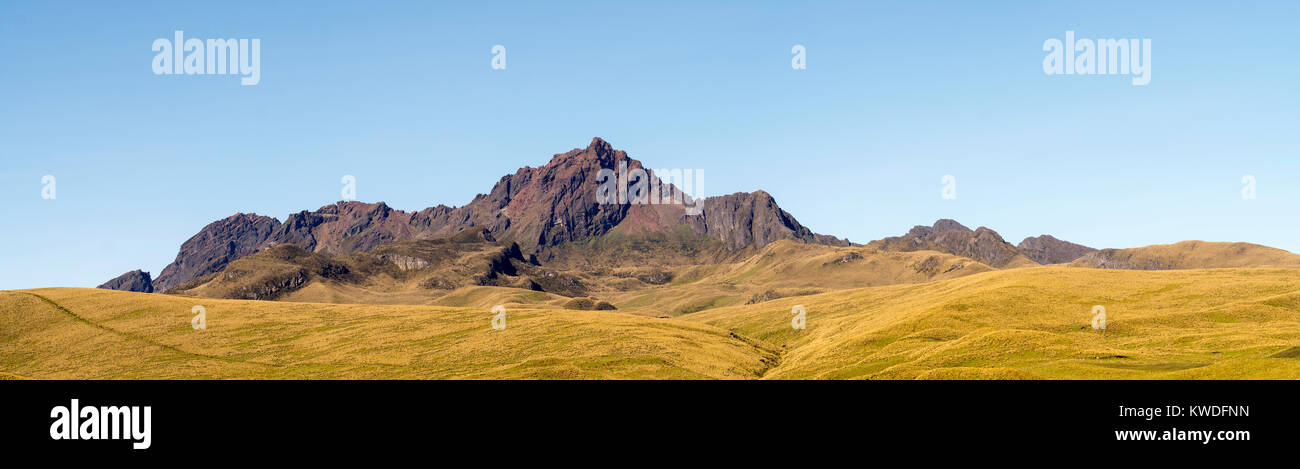 Vulcano Ruminahui (4,721m) nelle Ande ecuadoriane. Situato a sud di Quito nel Parco Nazionale di Cotopaxi. Foto Stock