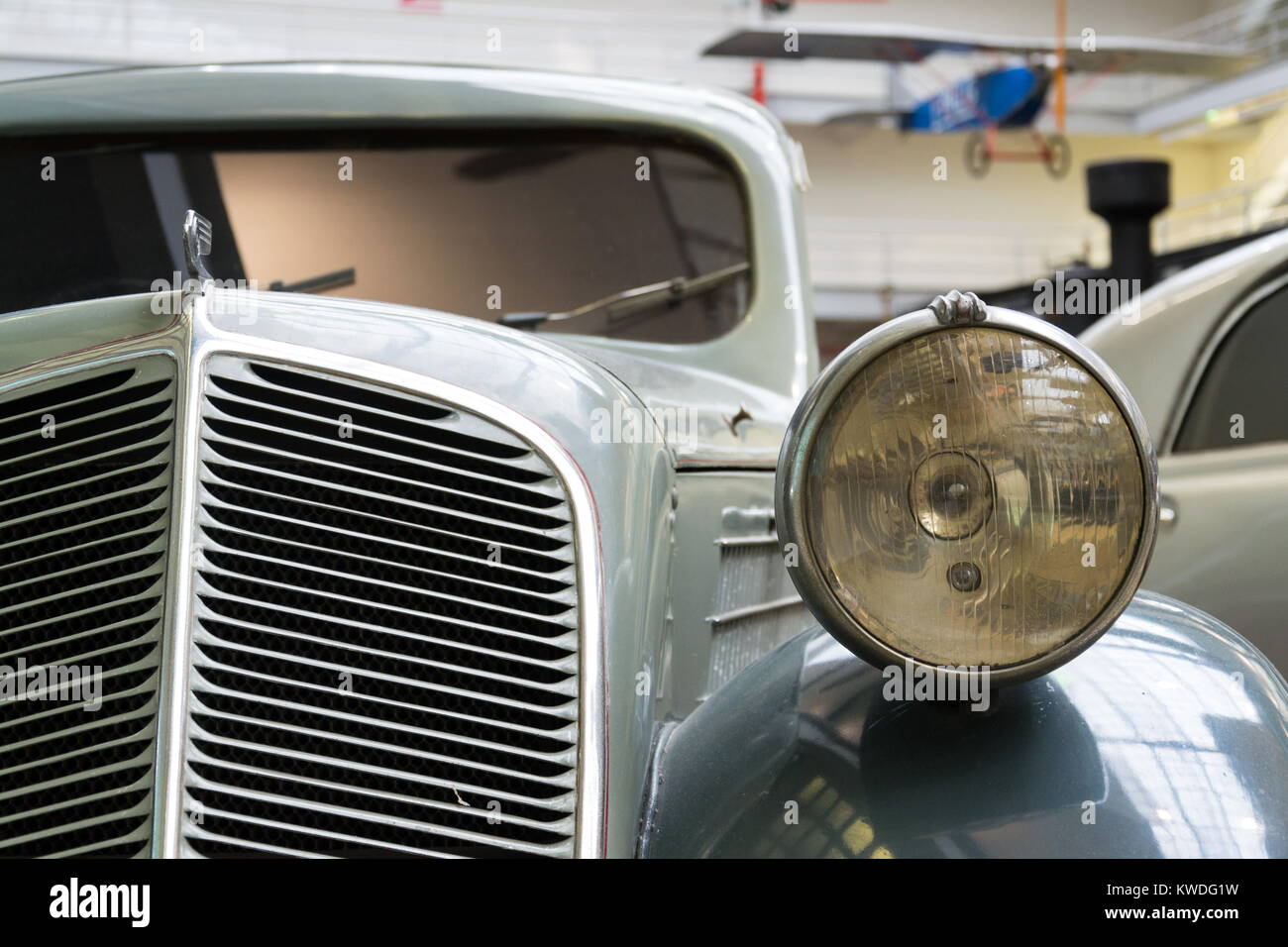 Praga, Repubblica Ceca - 10 novembre: Auto Zbrojovka Z-5 Express dall'anno 1936 sorge nel museo tecnico nazionale il 10 novembre 2017 a Praga Foto Stock