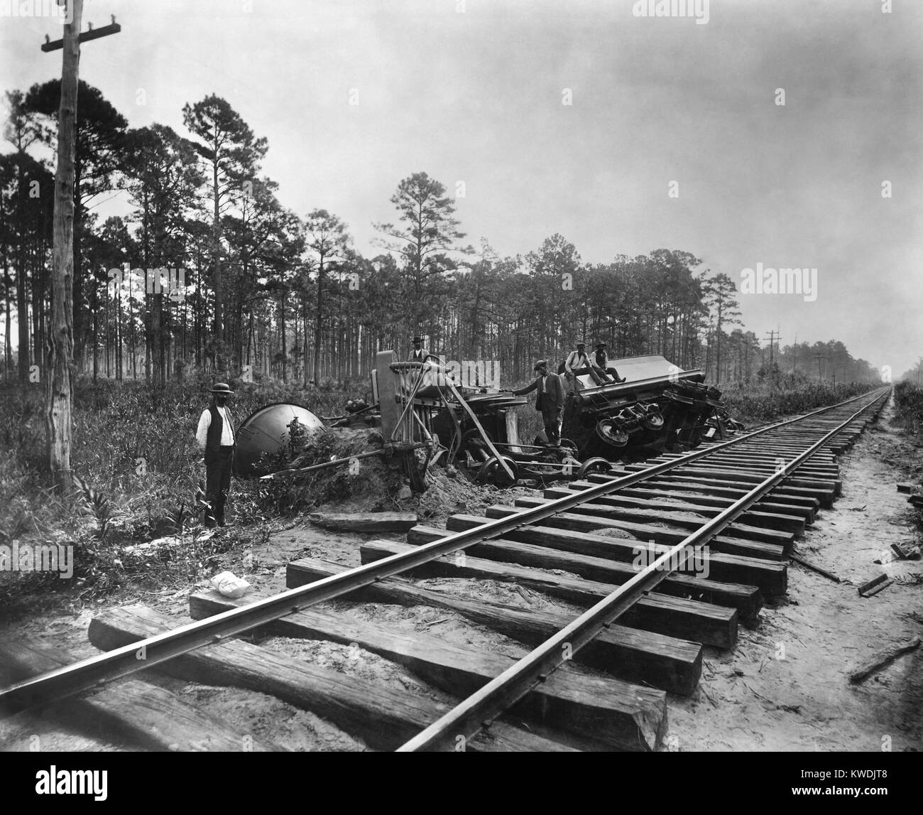 Locomotore deragliato su dieci miglia di collina dal Charleston terremoto del 31 agosto 1886 (BSLOC 2017 17 59) Foto Stock