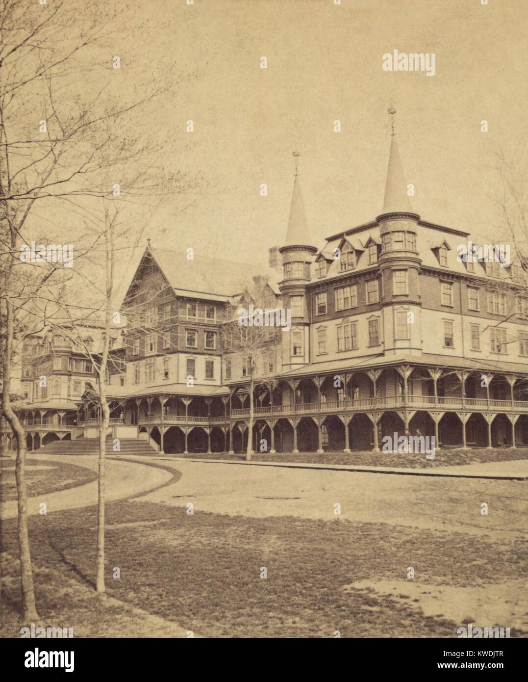 Cresson casa di montagna, un resort estivo in Pensilvania occidentale, 1875. Di proprietà della Pennsylvania Railroad, si adatta a ospiti benestanti sfuggire il calore estivo di Pittsburgh, 100 miglia di distanza (BSLOC 2017 17 68) Foto Stock