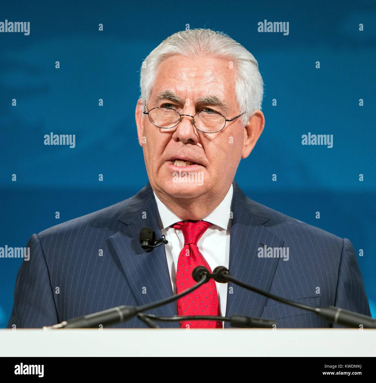 Il Segretario di Stato americano Rex Tillerson parlando alla XIII Grand annuale Incontro di sfide. Il 4 ottobre 2017. La Fondazione Bill & Melinda Gates, co-ospitato l'evento per risolvere la chiave della salute globale e i problemi di sviluppo (BSLOC 2017 18 129) Foto Stock