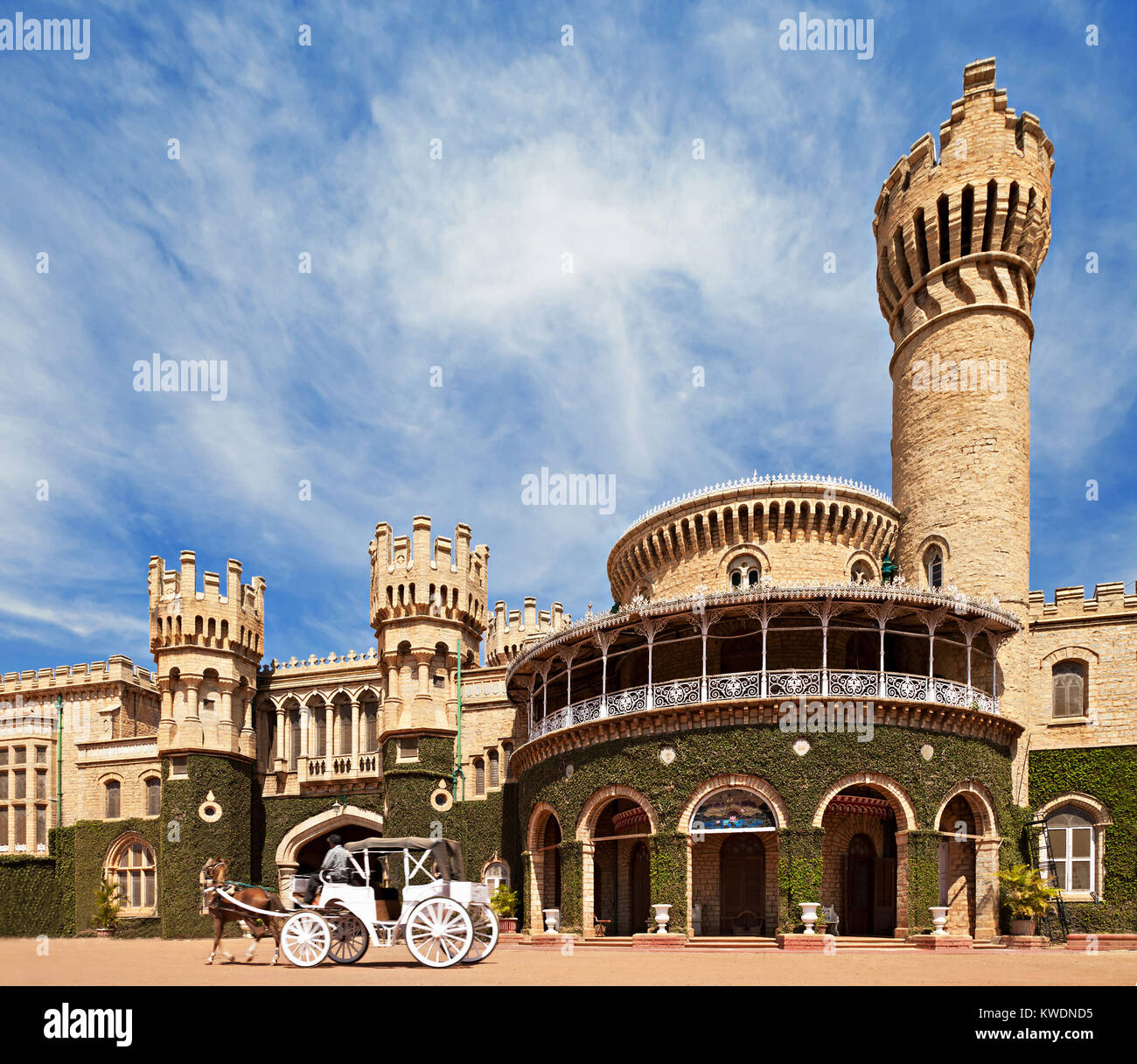 Bangalore Palace, Bangalore, nello stato di Karnataka, India Foto Stock