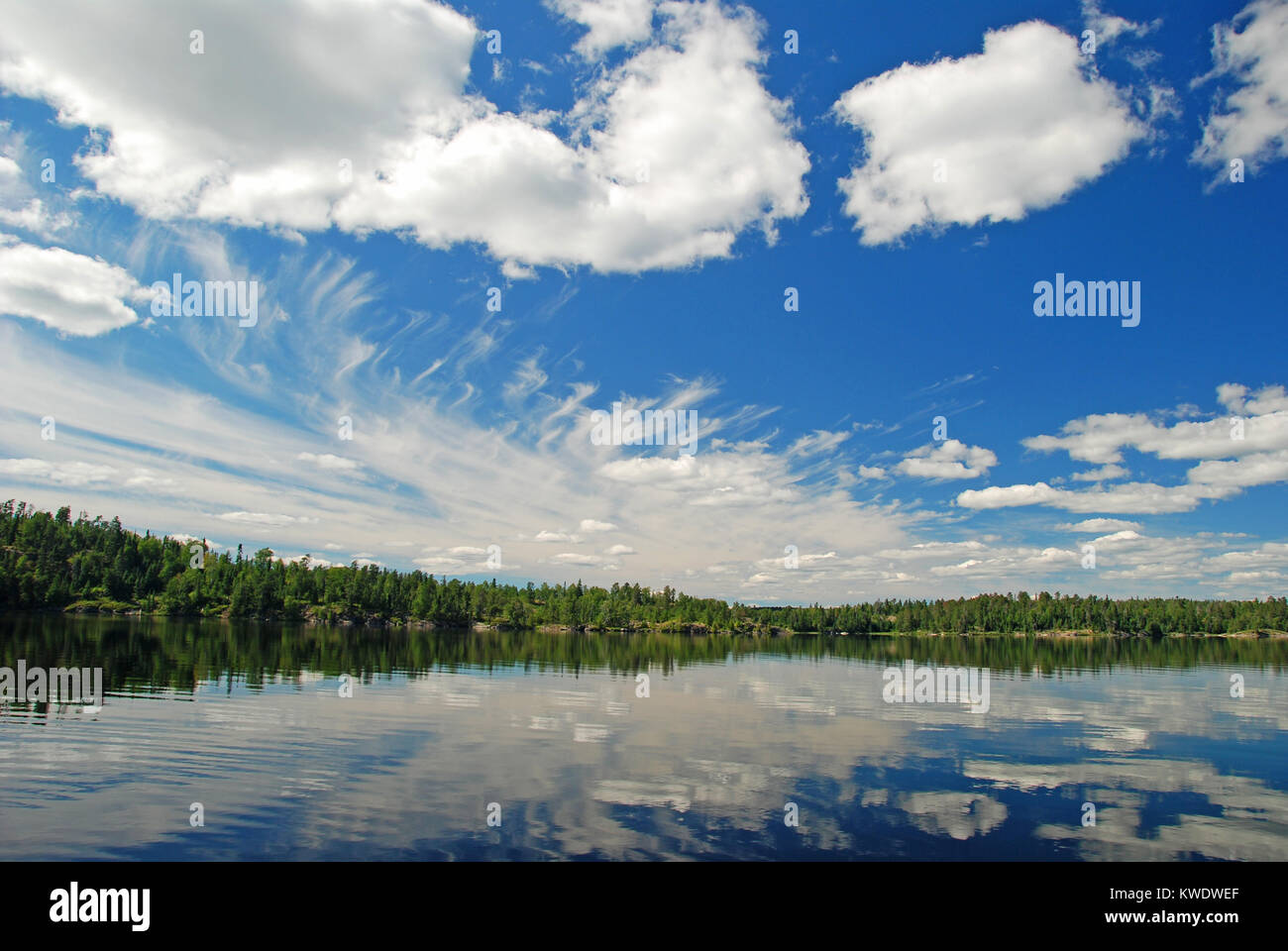 Questa foto è stata scattata sul lago Saganagons nel deserto Quetico su un molto calma giorno Foto Stock