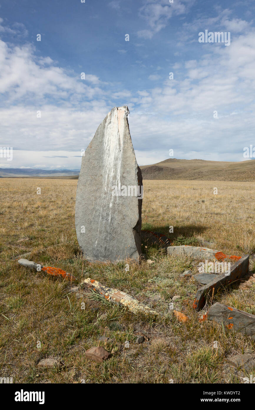 Antiche lapidi nelle steppe di Altai e la Mongolia Foto Stock