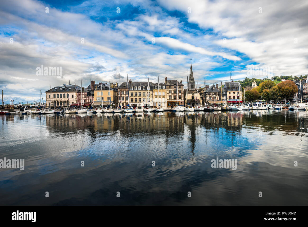 Il vecchio porto di Honfleur, Normandia, Francia Foto Stock