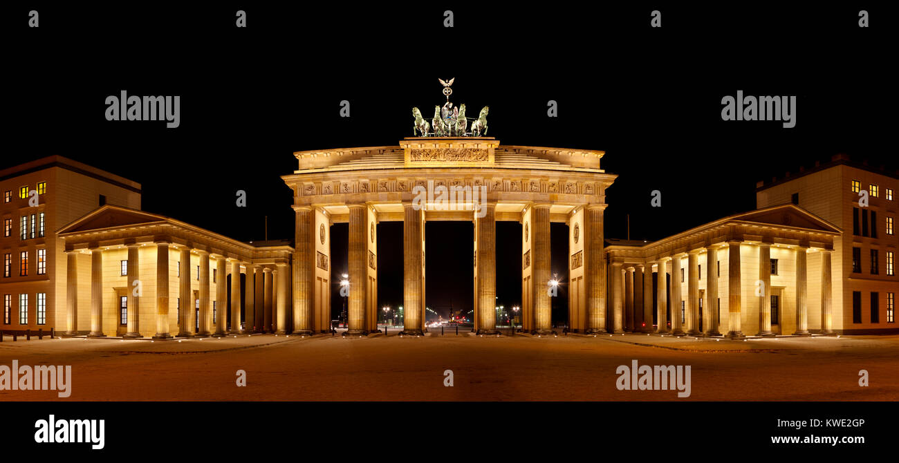Panoramica della Porta di Brandeburgo in inverno. Foto Stock