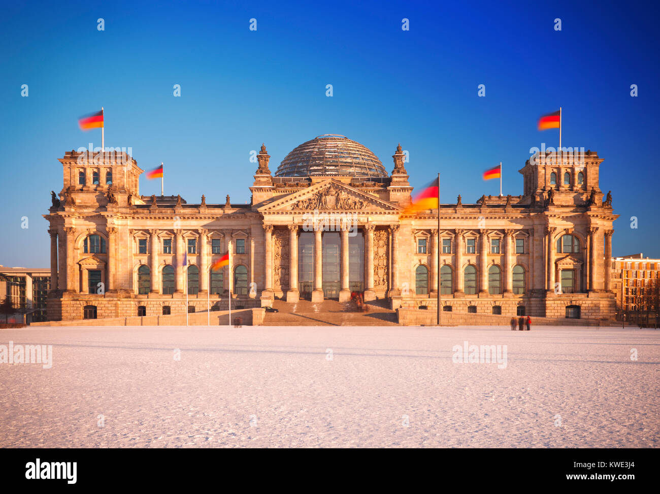 Il giorno di esposizione lunga inquadratura del Reichstag a Berlino, Germania. Foto Stock