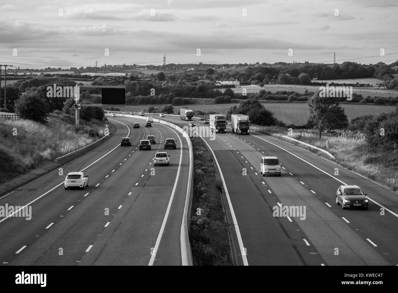 L'autostrada M1, guardando verso nord fino allo svincolo 32 Foto Stock