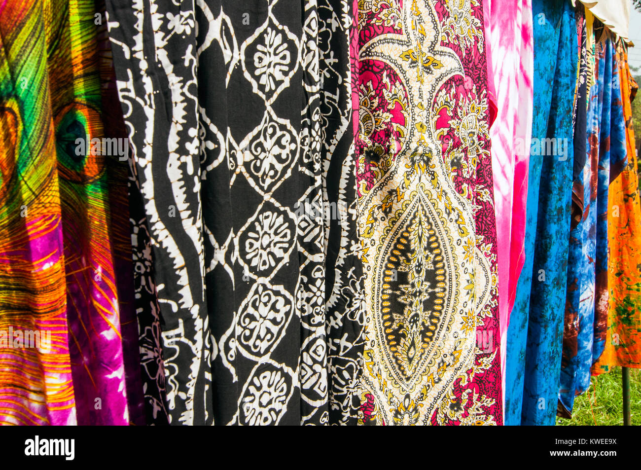 Parei in vendita africana di abbigliamento e artigianato, Kampala Road, Kampala, Uganda Foto Stock