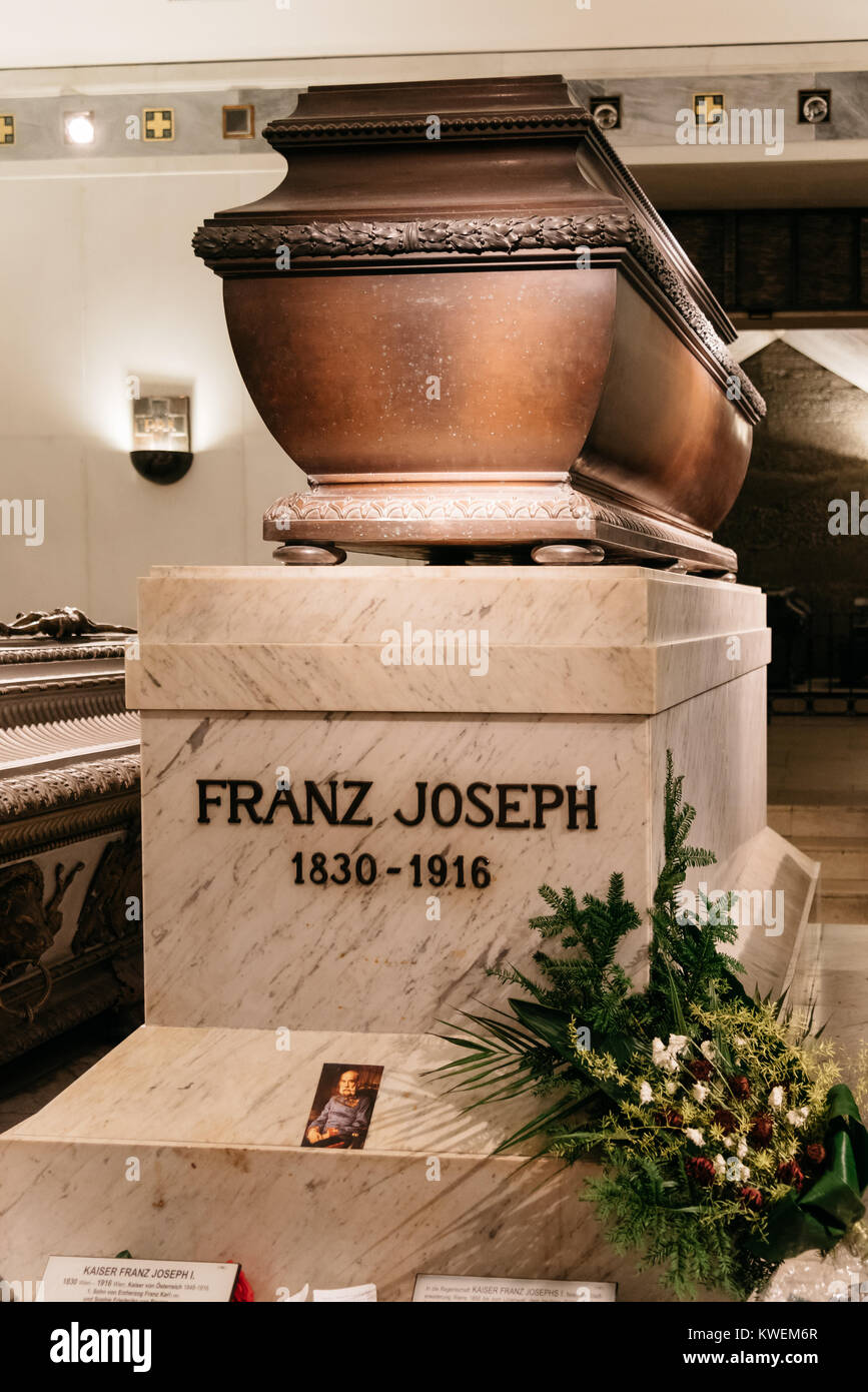 Vienna, Austria - 16 agosto 2017: Franz Joseph imperatore tomba. È nella cripta imperiale di Vienna, si trova nella chiesa dei Cappuccini nel Neuer Markt Foto Stock