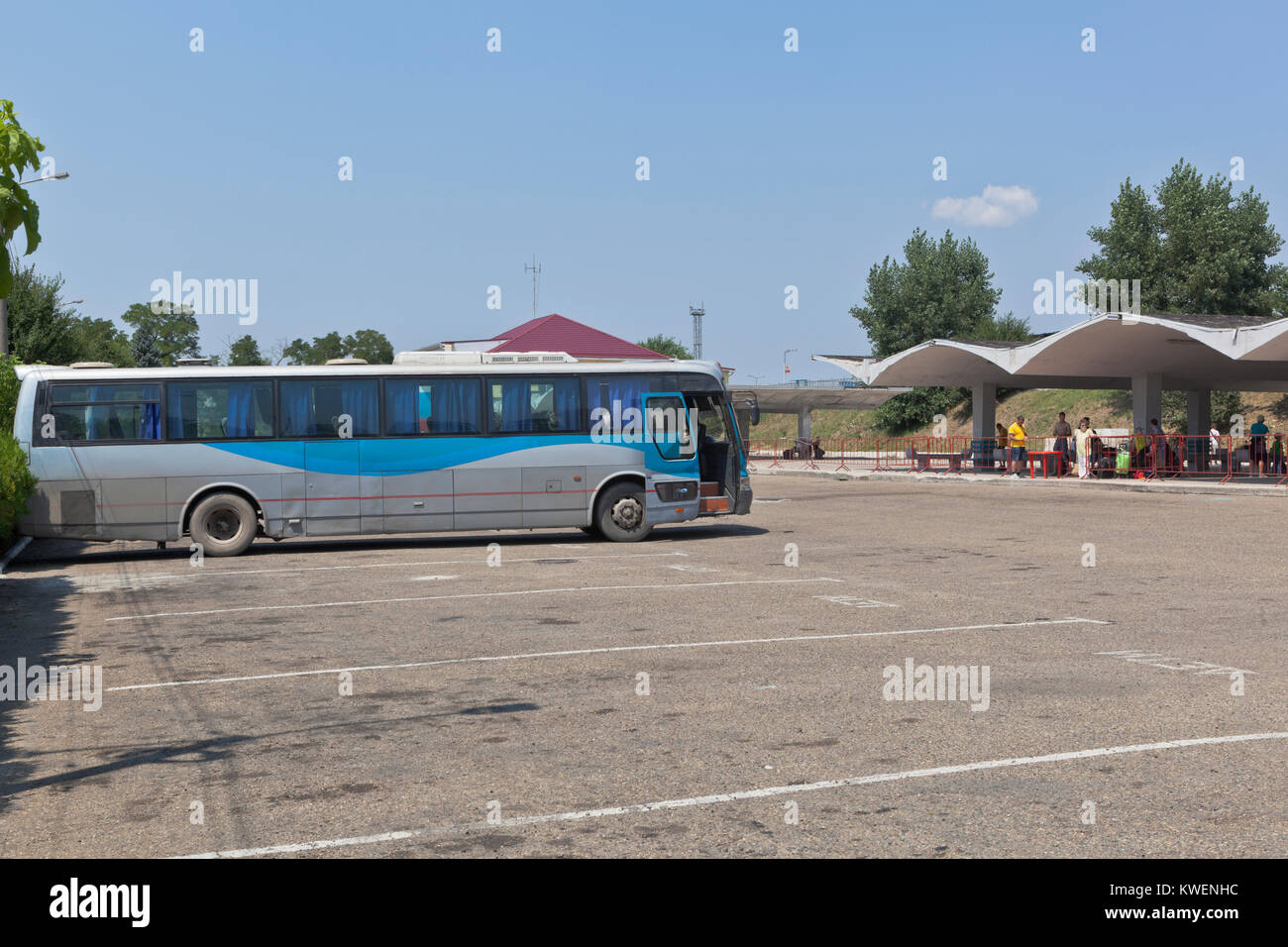 Anapa, Regione Krasnodar, Russia - Luglio 23, 2017: autobus per il trasporto di passeggeri a seguito di un biglietto di sola andata per la Crimea e la zona di atterraggio Foto Stock