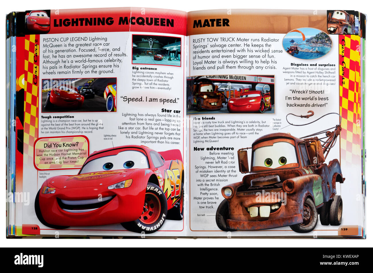 Pixar character Lightning McQueen e trainare Mater dal film di autovetture  in un Pixar guida di carattere Foto stock - Alamy